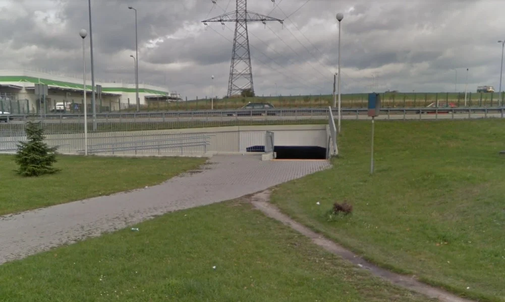 Kamery w przejściu między Leroy Merlin a Auchan? Mieszkańcy chcą większego bezpieczeństwa