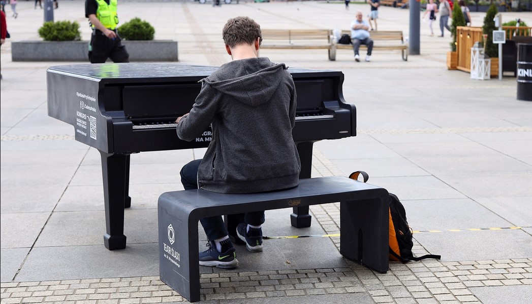 Mikołów śladem Katowic? W mieście może stanąć całoroczny fortepian. Zdecydują mieszkańcy