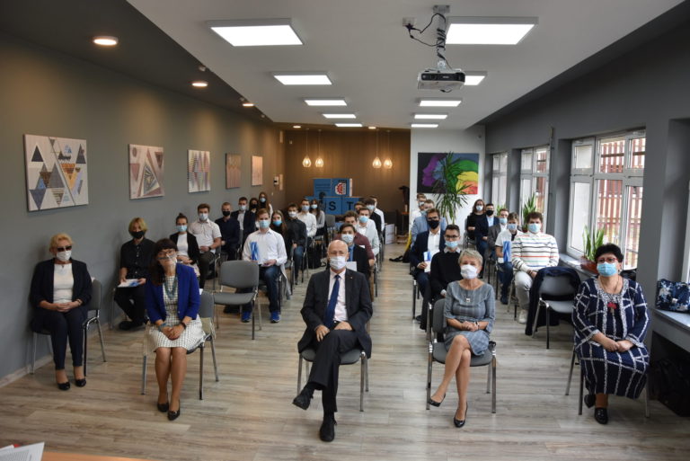 Uczniowie nagrodzeni za oceny, osiągnięcia naukowe i sukcesy sportowe