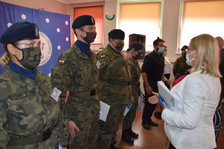 Uczniowie nagrodzeni za oceny, osiągnięcia naukowe i sukcesy sportowe