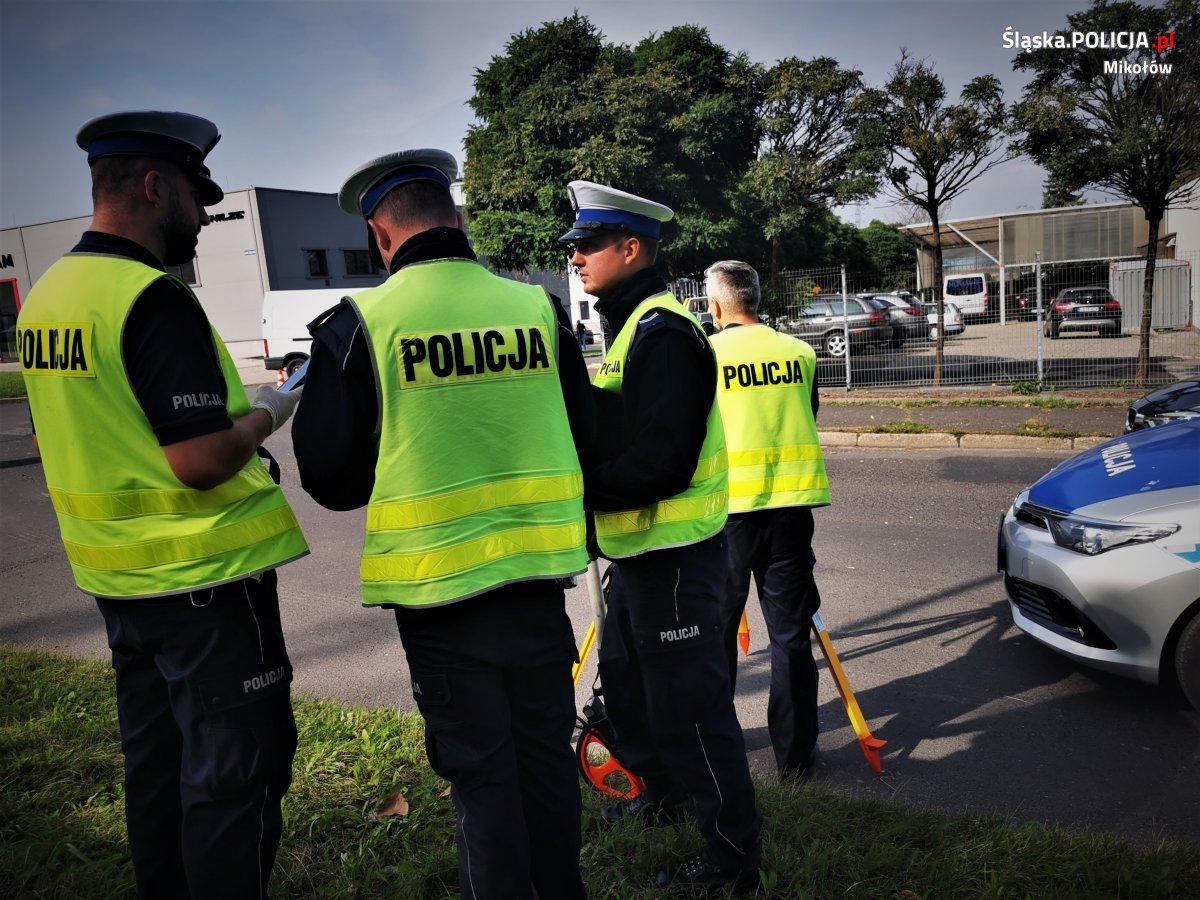 Ciężarówka potrąciła rowerzystę. Nieprzytomny 64-latek trafił do szpitala! 3