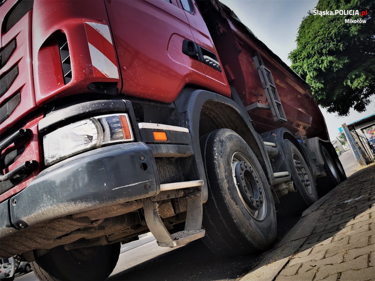 Ciężarówka potrąciła rowerzystę. Nieprzytomny 64-latek trafił do szpitala! 10