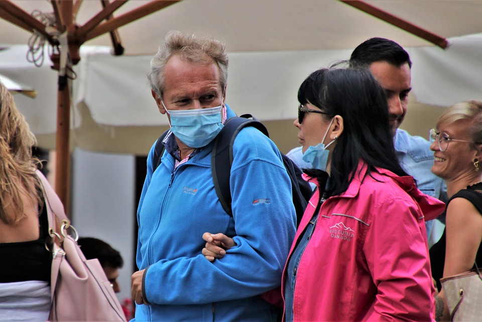 Muller: limitami nie będą objęte osoby zaszczepione