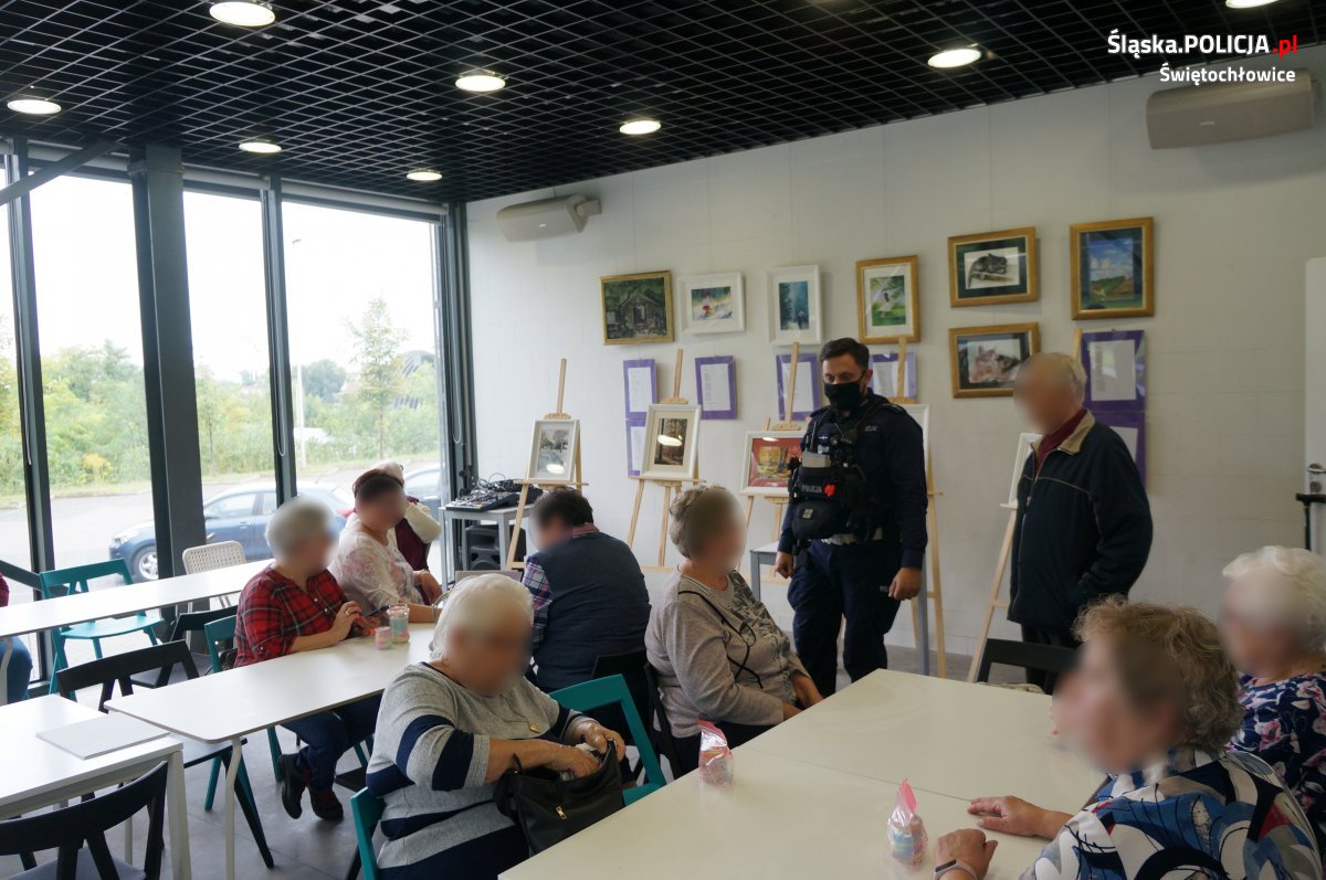 Bezpieczni w drodze do szkoły ze świętochłowickimi policjantami
