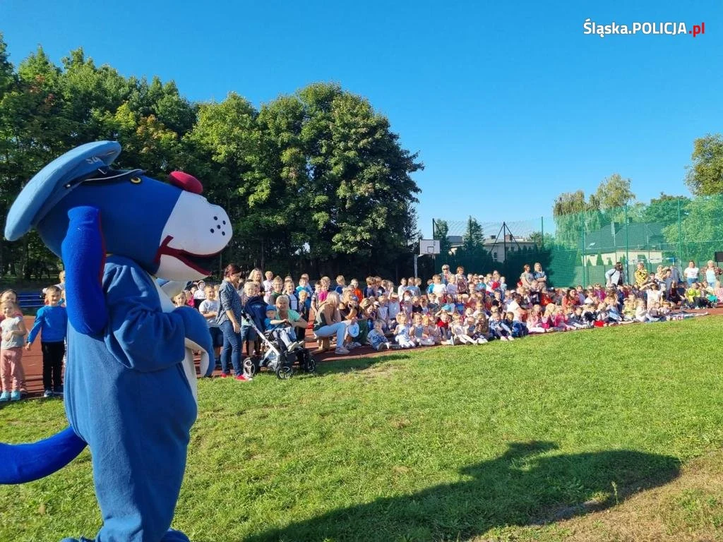Bezpieczna droga do szkoły z świętochłowickimi mundurowymi