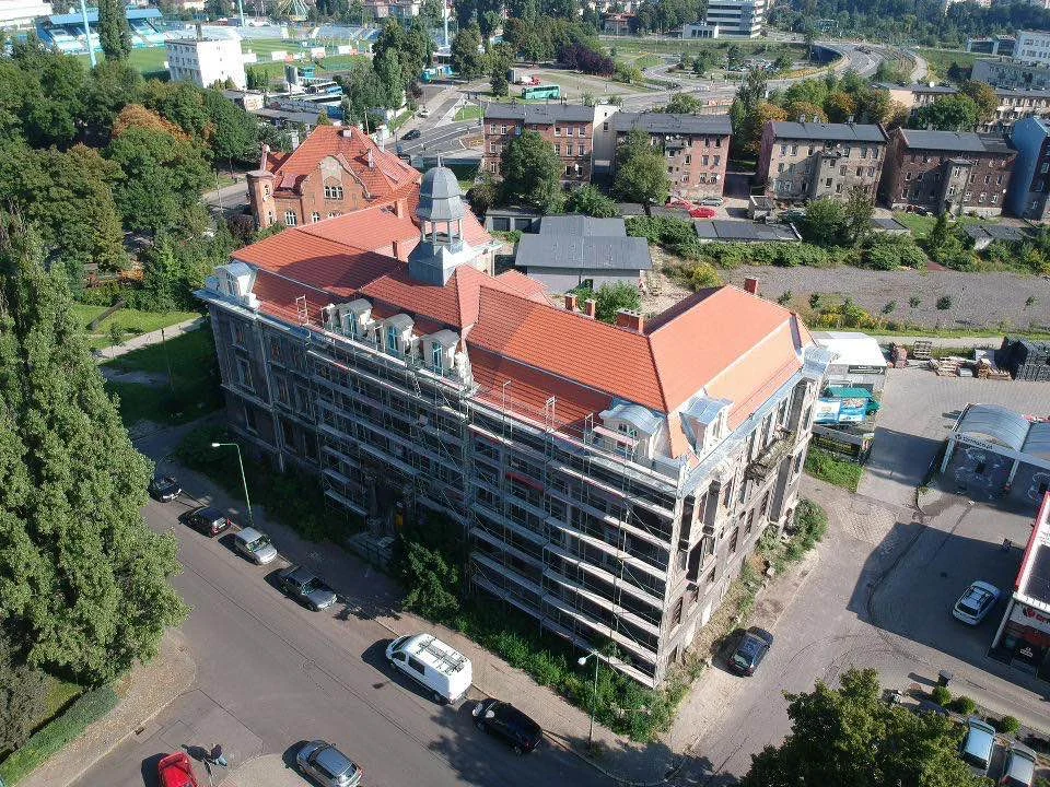 Remont dachu dawnego Ratusza w Chorzowie Batorym zakończony!