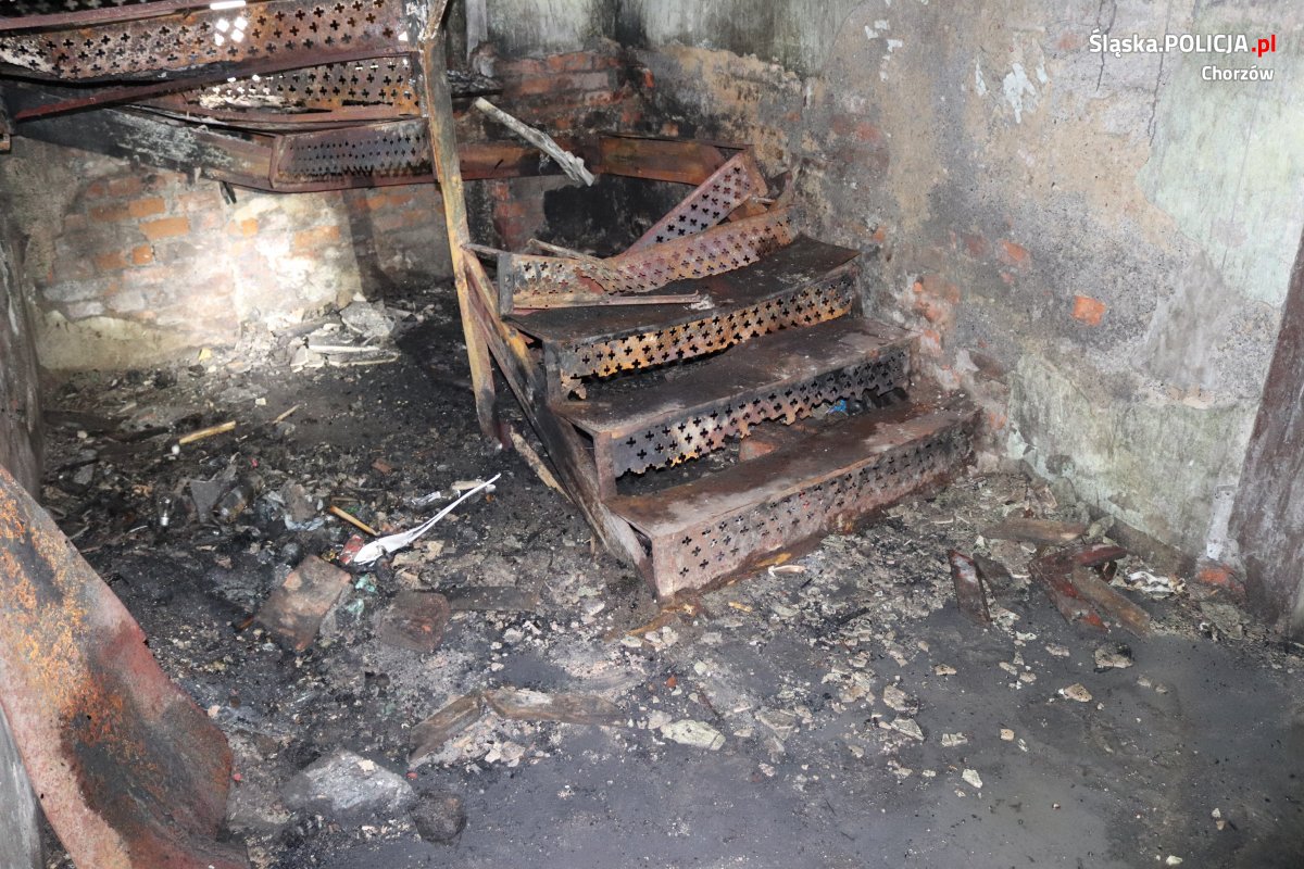 Chorzów: Pożar śmieci na klatce schodowej i ewakuacja 3 rodzin