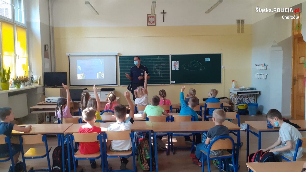 Bezpieczna droga do szkoły z chorzowskimi mundurowymi