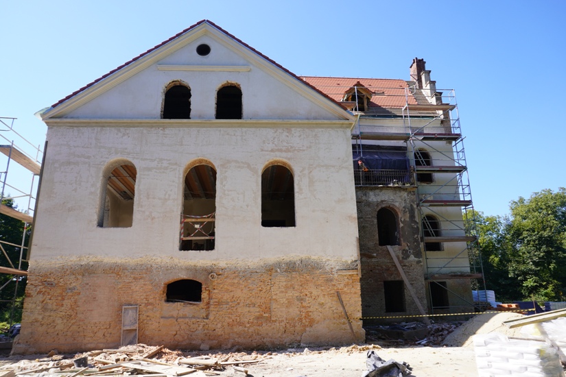 Zabytkowy pałac w Baranowicach zmienia swoje oblicze [ZDJĘCIA]