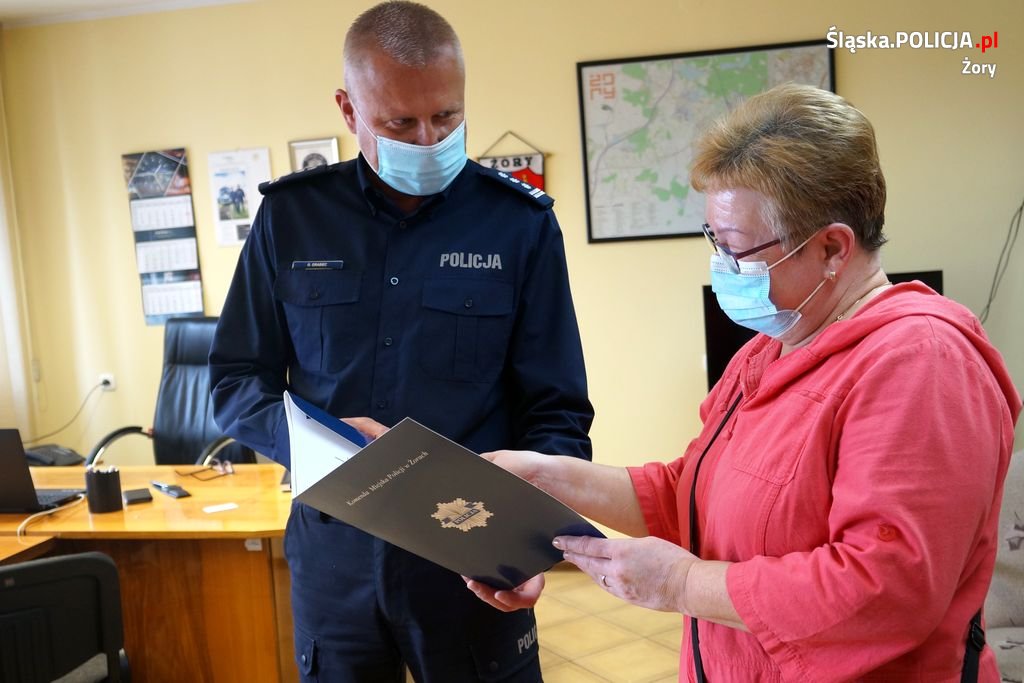 Mieszkanka Żor znalazła saszetkę z 20 tysiącami złotych. Zguba wróciła do właściciela