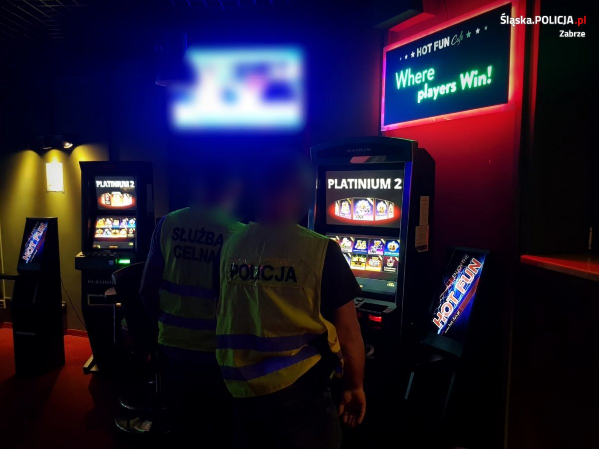 Zabrzańscy policjanci przejęli nielegalne automaty do gier hazardowych