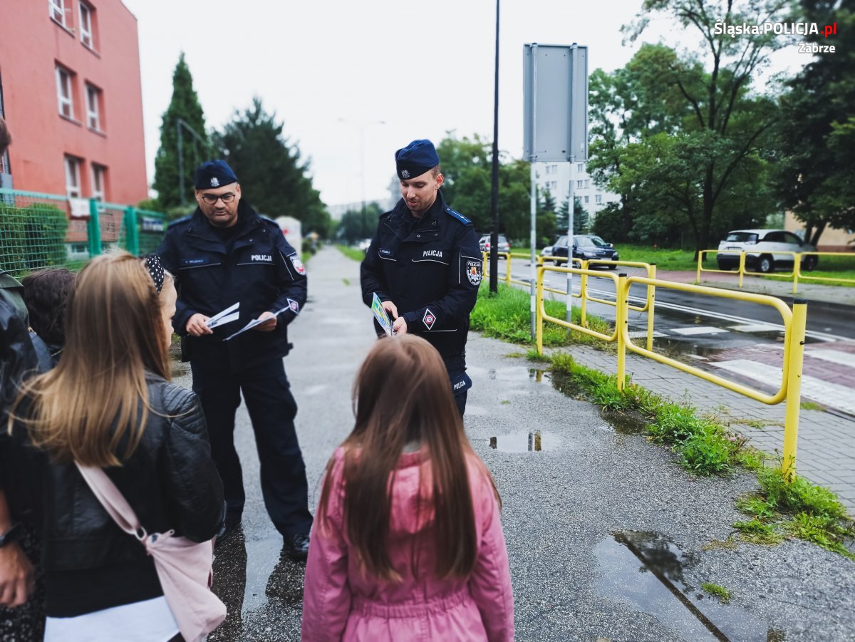 Bezpieczna droga do szkoły z zabrzańskimi policjantami