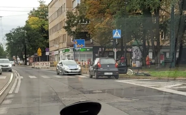 Kolejny wypadek w centrum Zabrza! Rowerzysta trafił do szpitala