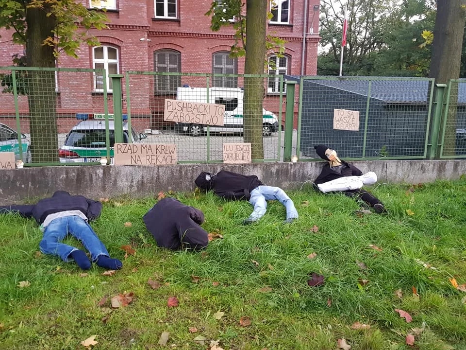 Demonstracja przed placówką Straży Granicznej w Rudzie Śląskiej