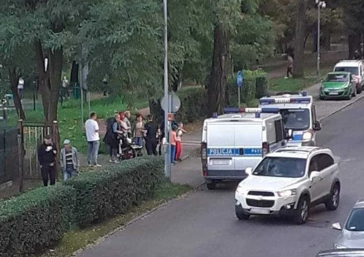 Pobicie w Nowym Bytomiu! Wysiadł z samochodu i skopał dwie osoby