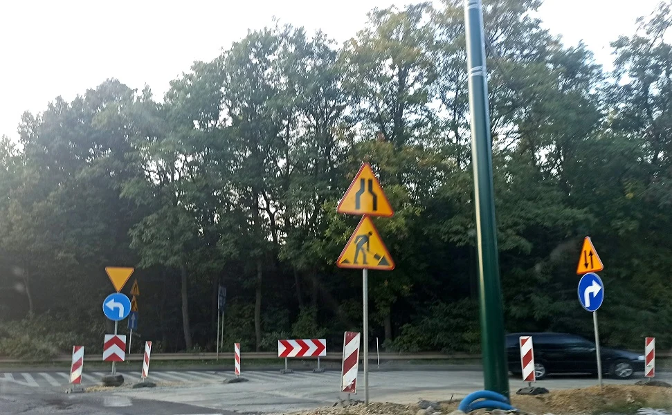 Zmiana organizacji ruchu na ul. Asfaltowej. To efekt kolejnego etapu prac na torowisku