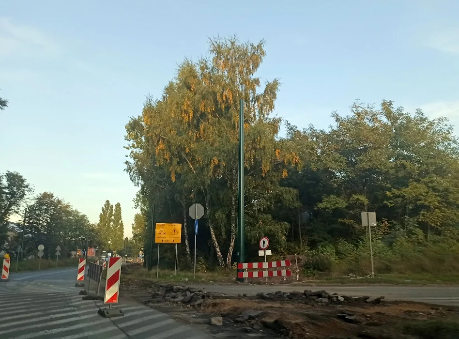 Zmiana organizacji ruchu na ul. Asfaltowej. To efekt kolejnego etapu prac na torowisku