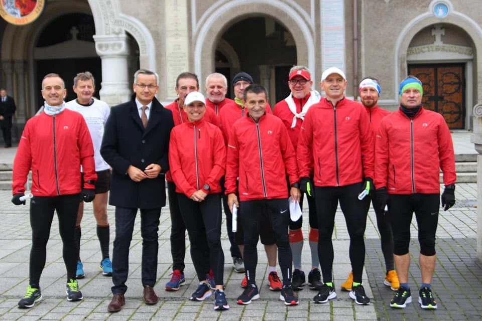 Wyruszyli na biegową pielgrzymkę do Wadowic. W dwa dni pokonają prawie 200 km