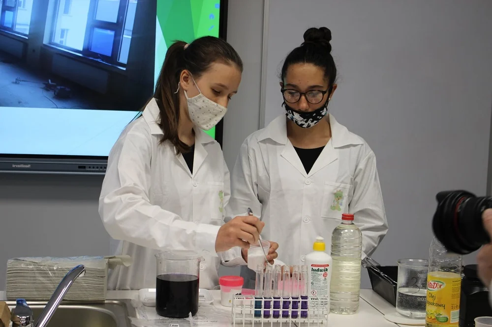 W Szkole Podstawowej nr 3 powstała nowoczesna pracownia biologiczno-chemiczna