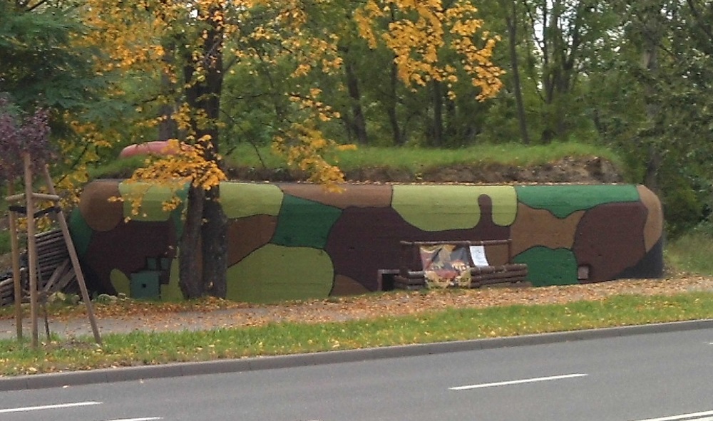 Wernisaż wystawy "Schronienie" w zabytkowym schronie bojowym w Rudzie Śląskiej