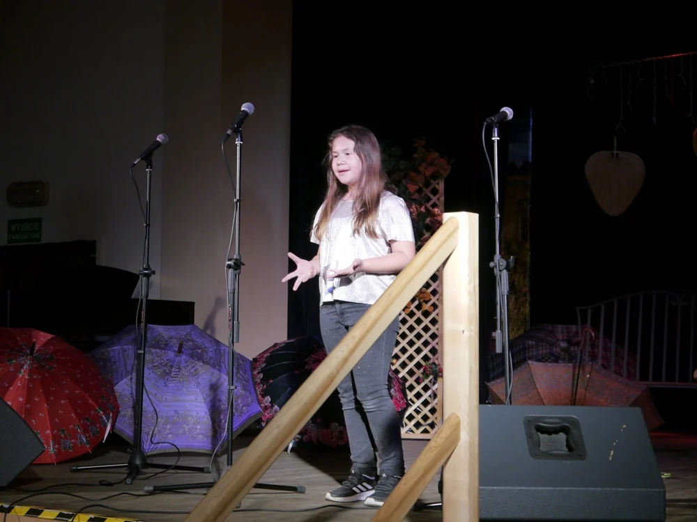 "Pozytywna piosenka i pozytywne słowo" - przesłuchania konkursowe w MDK  w Rudzie