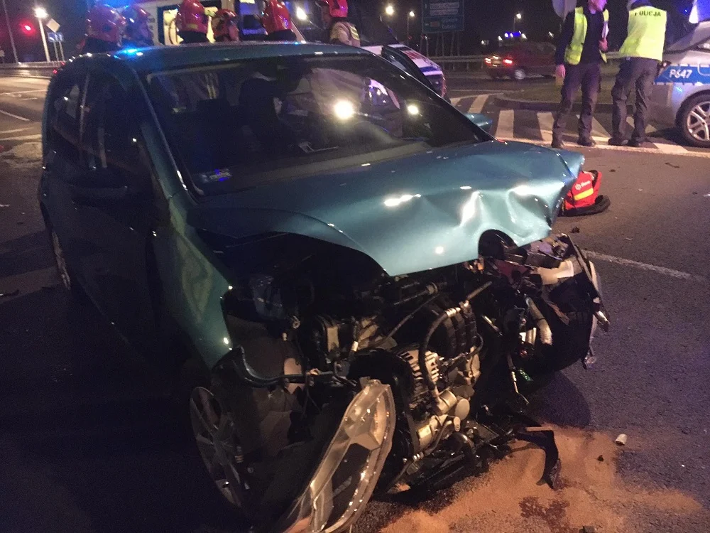 [FILM] Kolizja na skrzyżowaniu zjazdu z DTŚ z trasą N-S