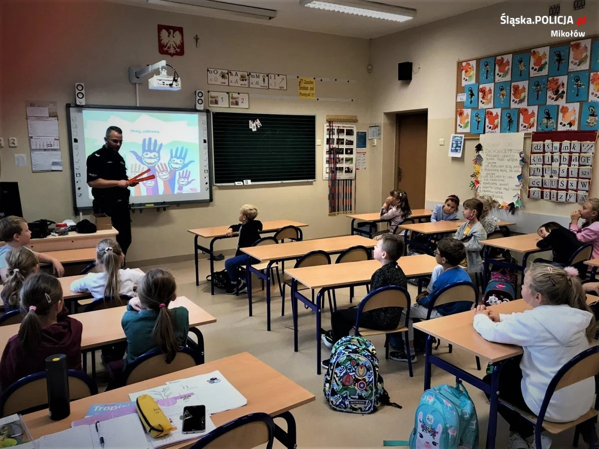 Zajęcia profilaktyczne Policji w łaziskiej podstawówce