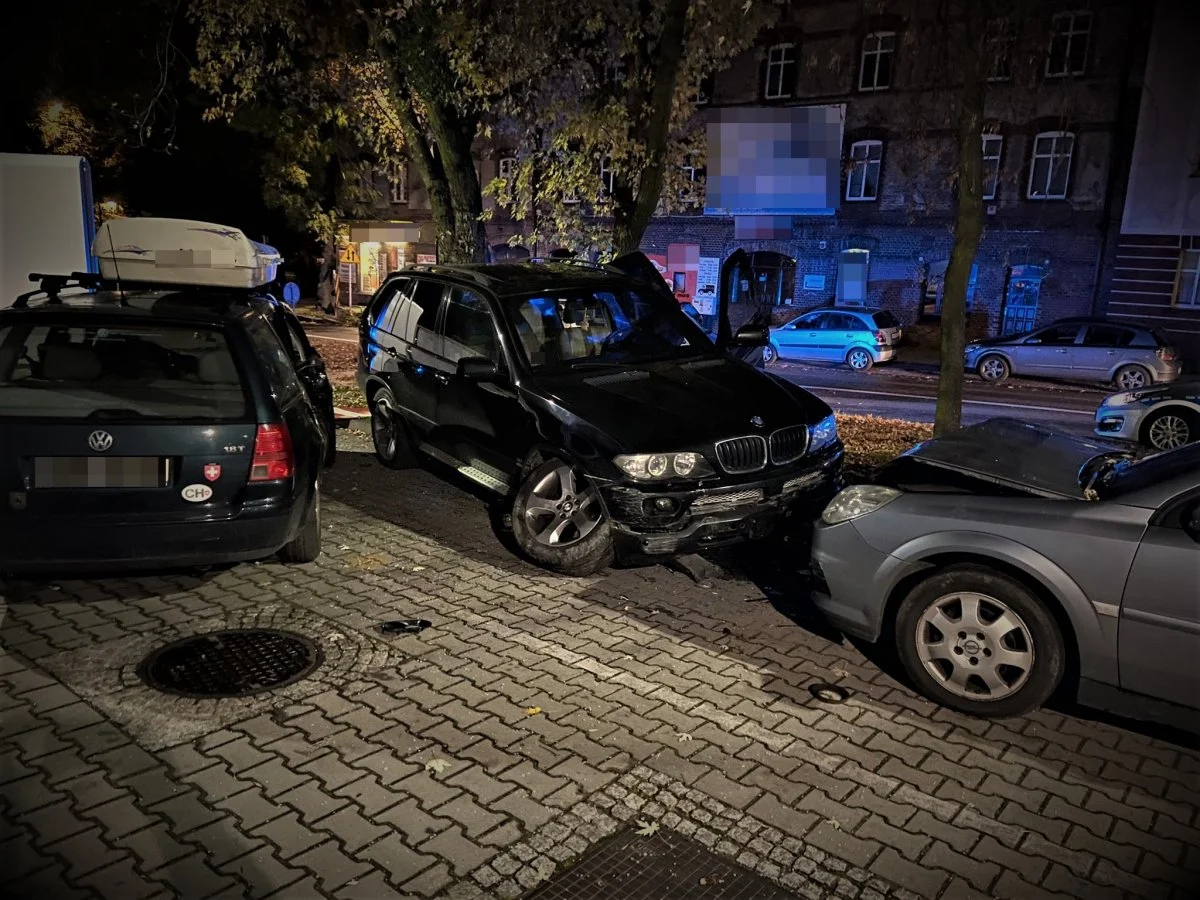 Pijana 22-latka uciekała przed policją. Staranowała 3 samochody