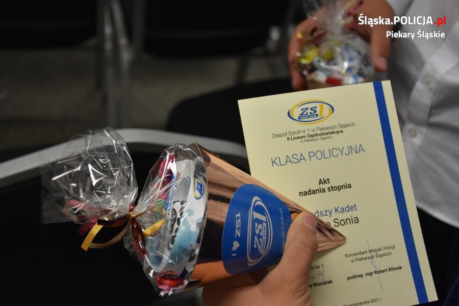 Ślubowanie klasy policyjnej w Piekarach Śląskich