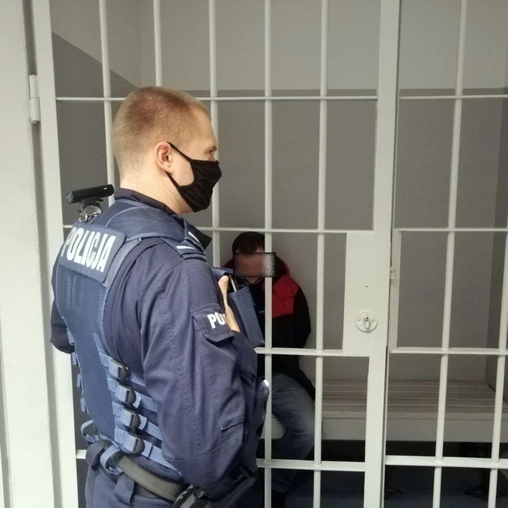 Areszt za posiadanie i udostępnianie narkotyków nieletniej