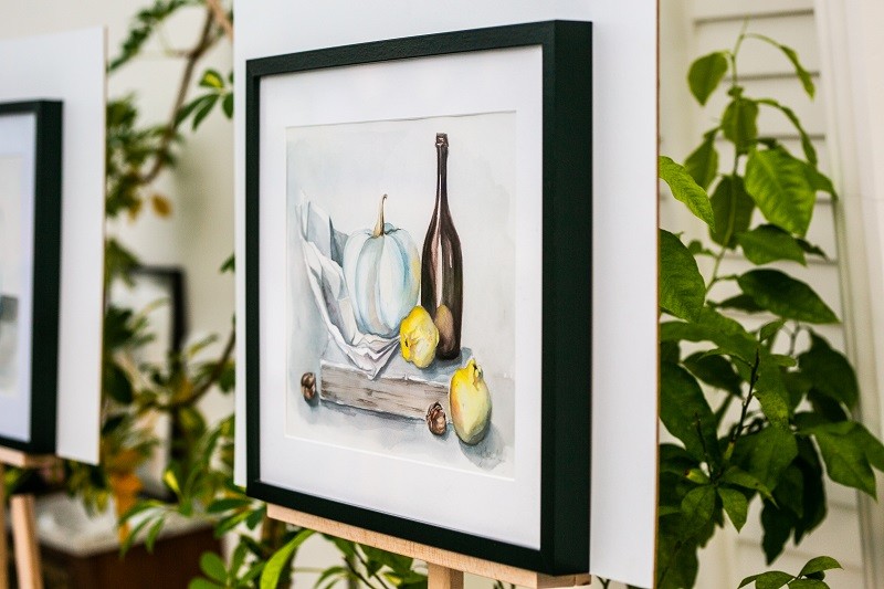 Wodny wernisaż z gruszką w tle