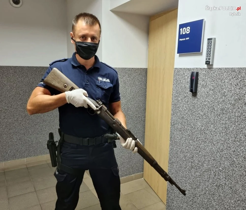 Odnalazł broń podczas remontu domu