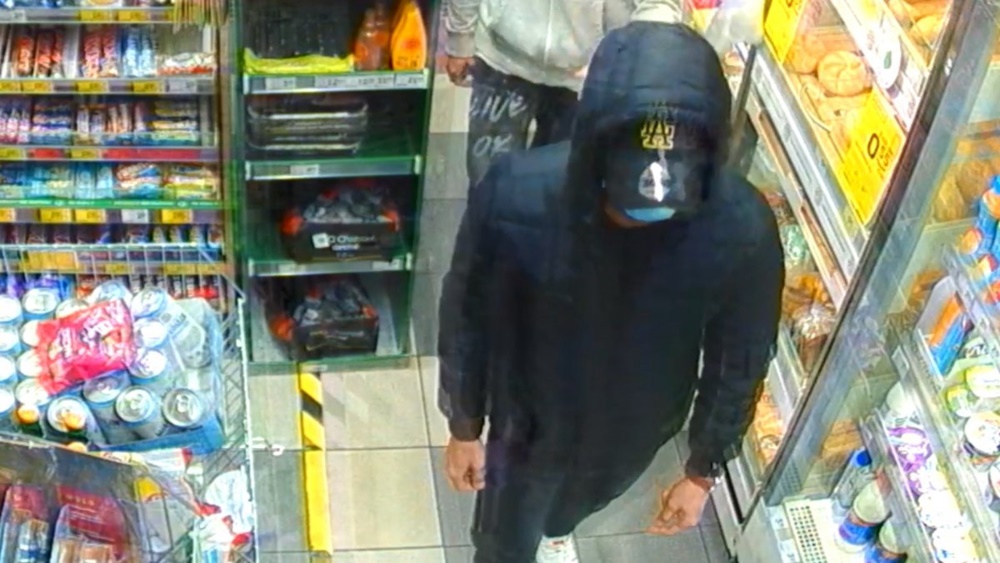 Dokonali kradzieży z włamaniem. Poznajesz ich?