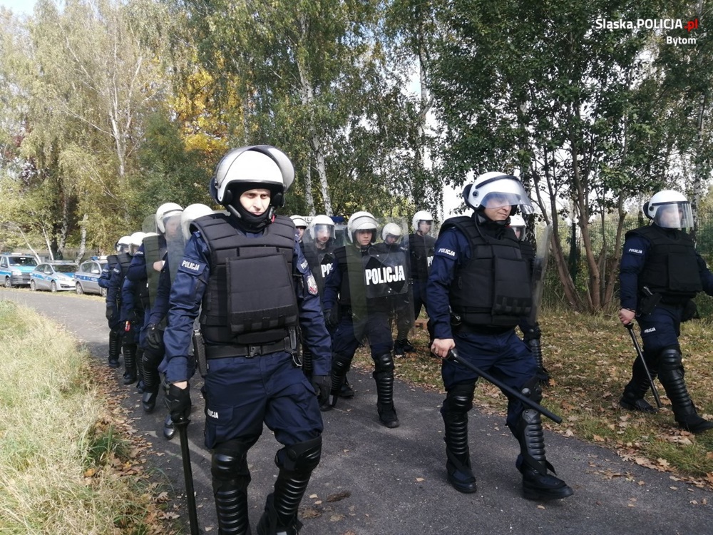 Policyjne szkolenie na stadionie