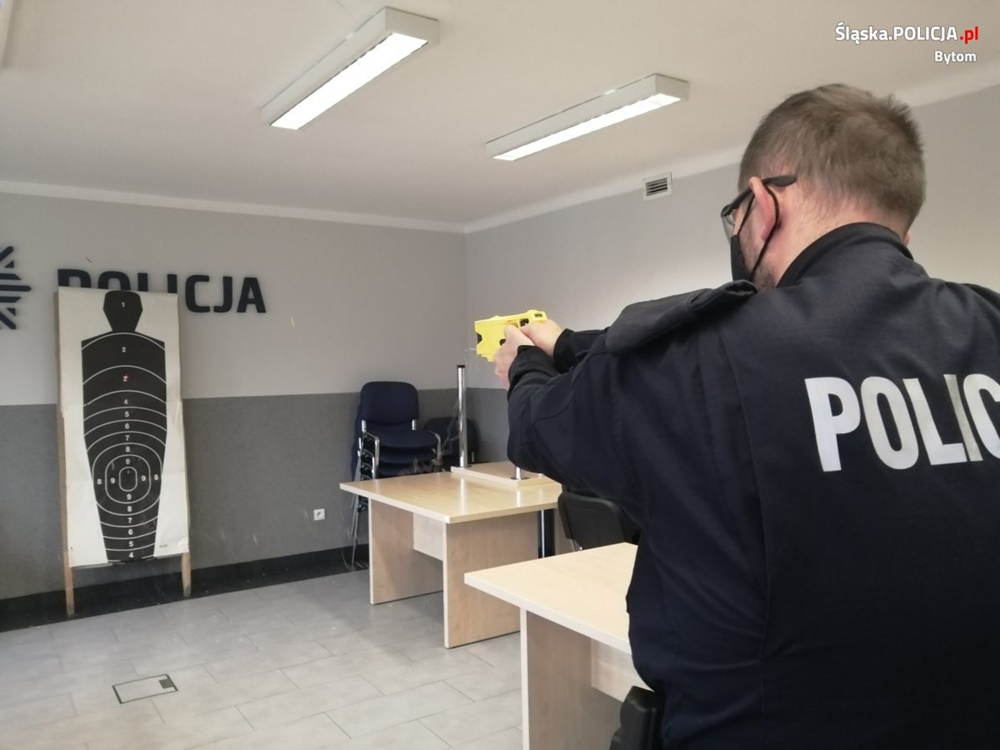 Policjanci zdali egzamin, będą mogli używać paralizatorów