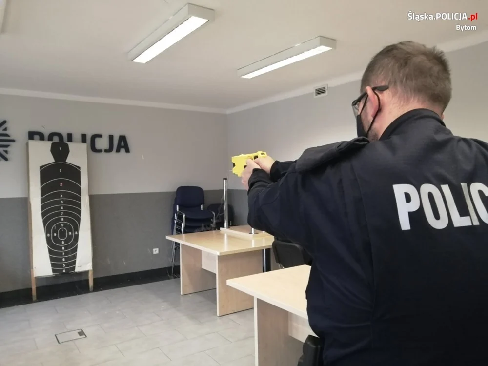 Policjanci zdali egzamin, będą mogli używać paralizatorów