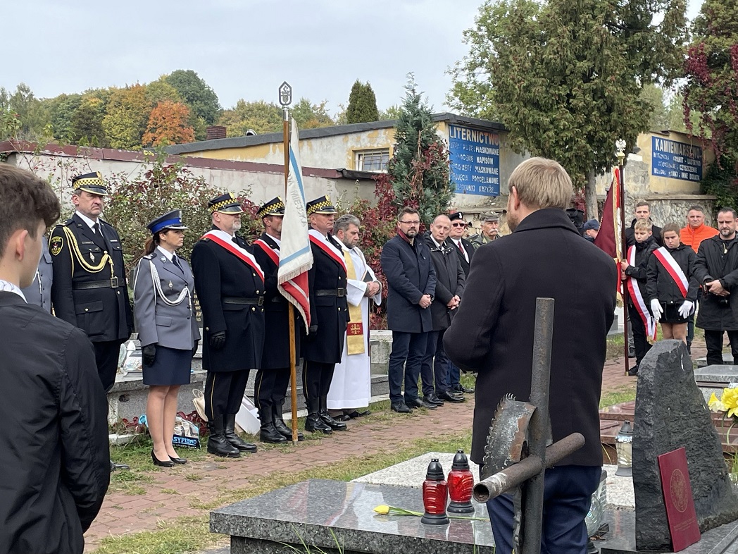 Uczniowie SP nr 15 oddali hołd bohaterowi