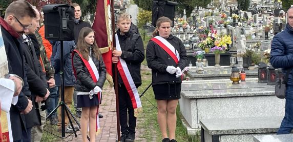 Uczniowie SP nr 15 oddali hołd bohaterowi