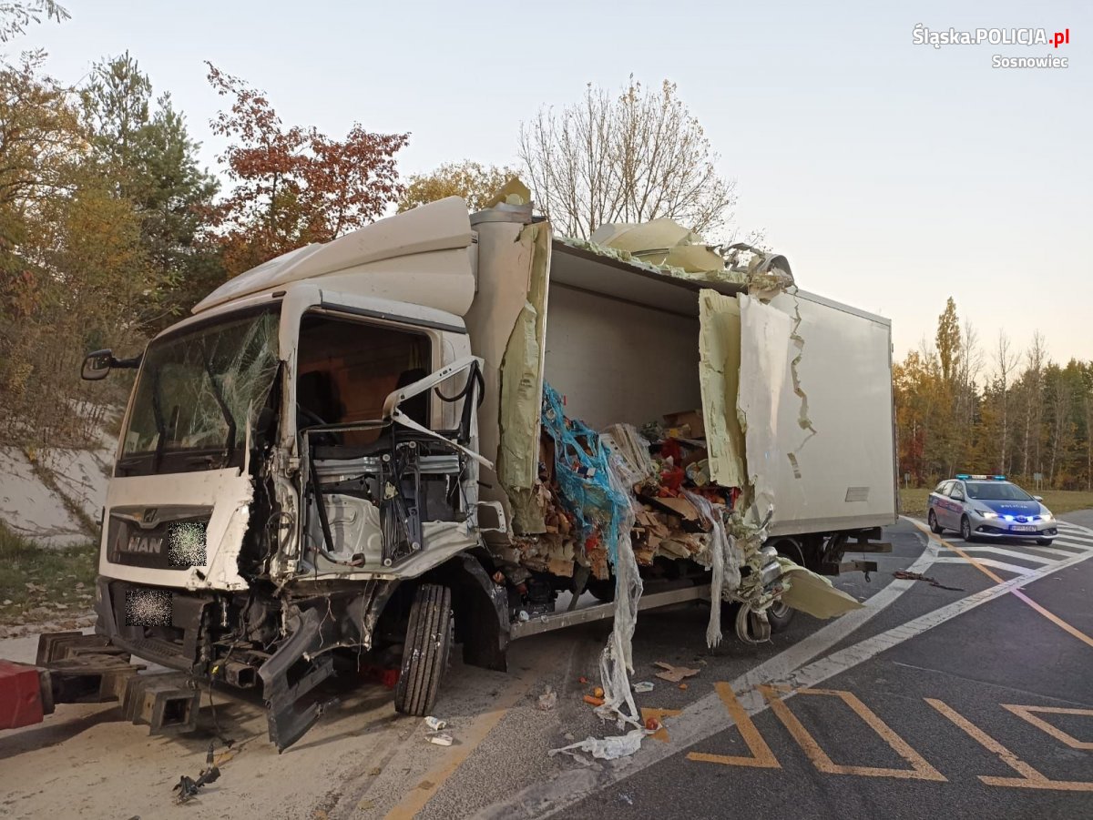 Wypadek na trasie S1 w Sosnowcu. Samochód ciężarowy zderzył się z osobówką