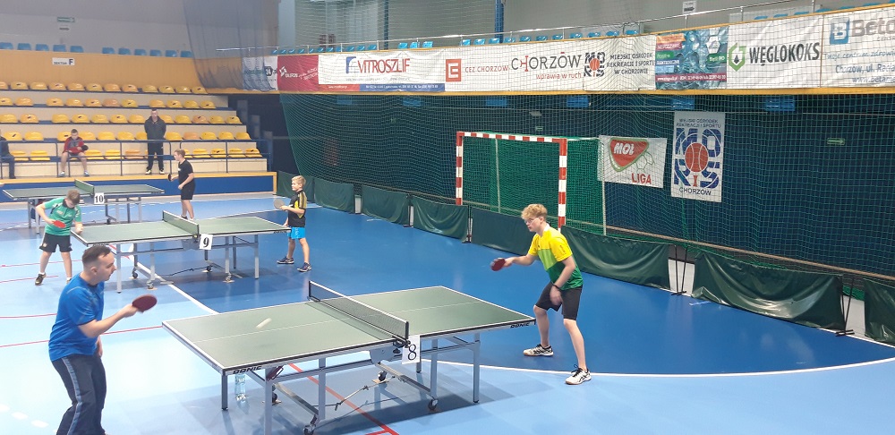 Sukces UKS Dwójka Sosnowiec w otwartych mistrzostwach tenisa stołowego w Chorzowie