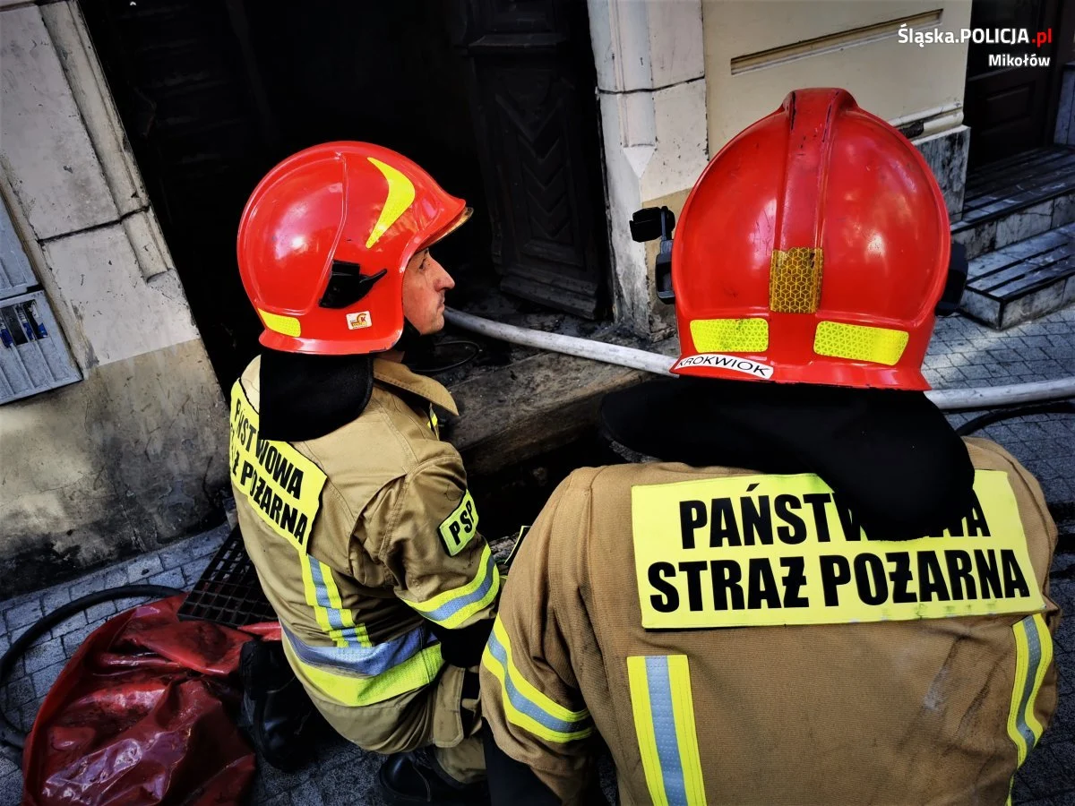 W piwnicach wybuchł pożar. Mieszkańcy nie mogą wrócić do mieszkań