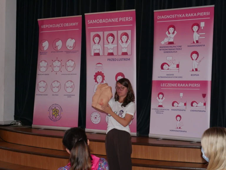 Różowe wstążki w mikołowskich szkołach