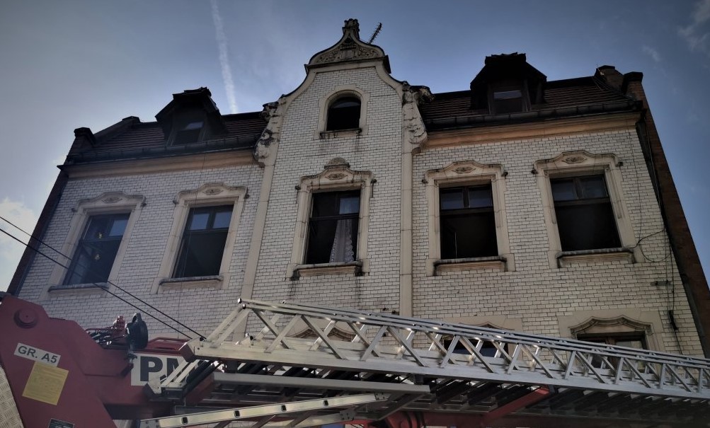 Powstała zbiórka dla pogorzelców z Jana Pawła II. Mieszkańcy potrzebują pomocy po pożarze