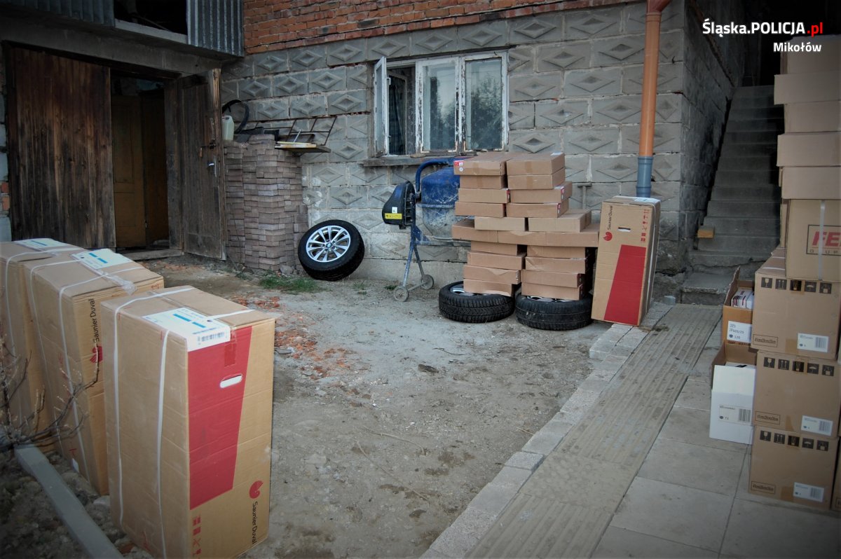 Zatrzymany 39-latek odpowie za paserstwo i posiadanie narkotyków