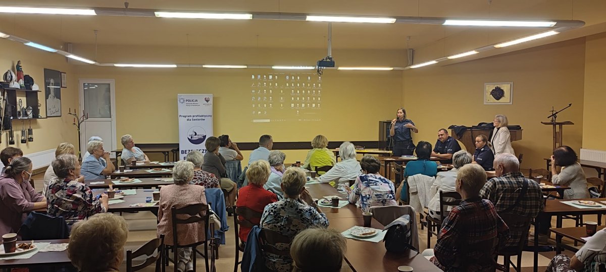 Bezpieczny Senior z katowickimi dzielnicowymi