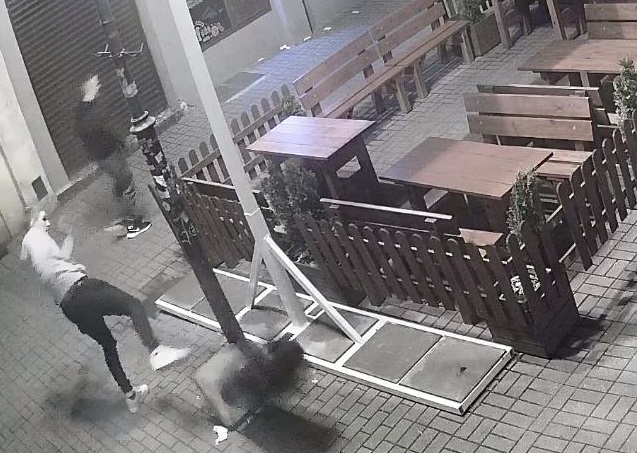 Ten mężczyzna podejrzany jest o zniszczenie mienia. Rozpoznajesz go?