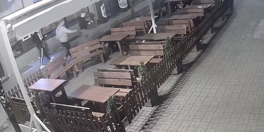 Ten mężczyzna podejrzany jest o zniszczenie mienia. Rozpoznajesz go?