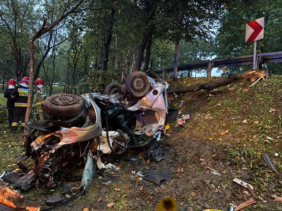 Tragedia na DK86! Zginęły dwie osoby. Duże utrudnienia w ruchu drogowym