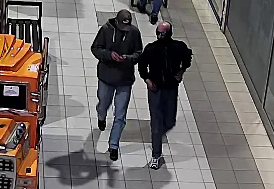 Ukradli kamerę internetową. Rozpoznajesz ich?