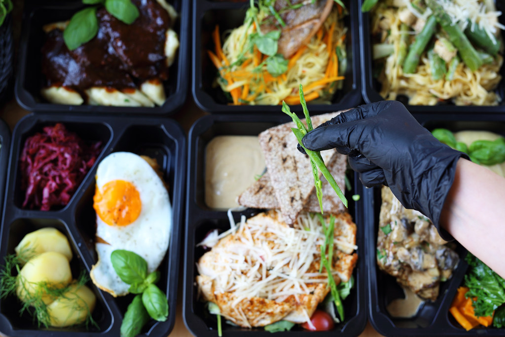 Zalety cateringu dietetycznego. Dlaczego warto zdecydować się na dietę pudełkową?